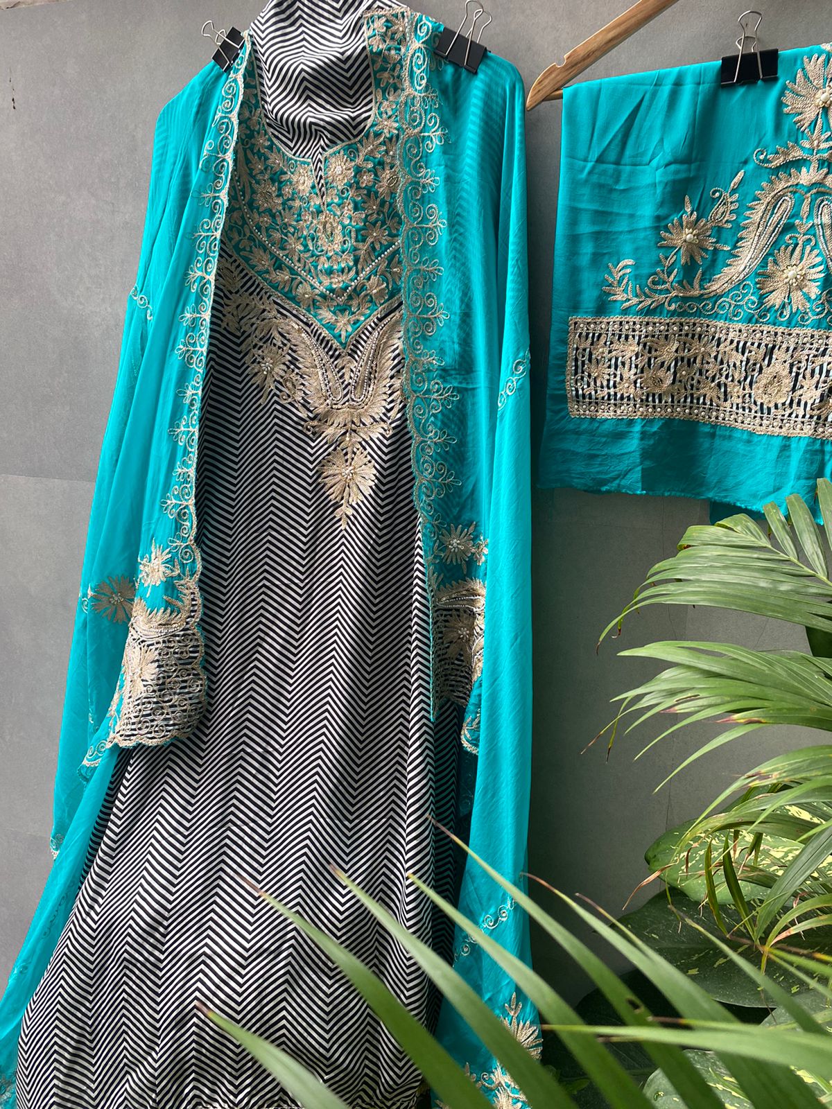 Nazaakat Embroidered Farshi Salwar Set with Aqua Dupatta